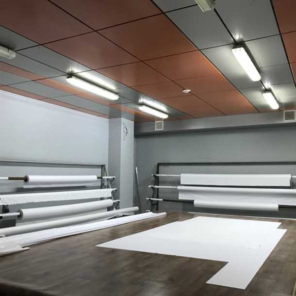 Установка натяжного потолка