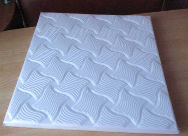 Пластиковая потолочная плитка