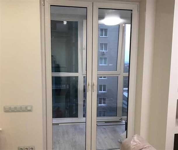 Примерная таблица характеристик распашных балконных дверей: