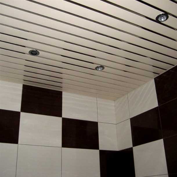 Преимущества доступных реечных потолков: