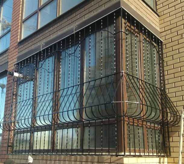 Решетки на балконе: выбор и установка Решетки на балкон