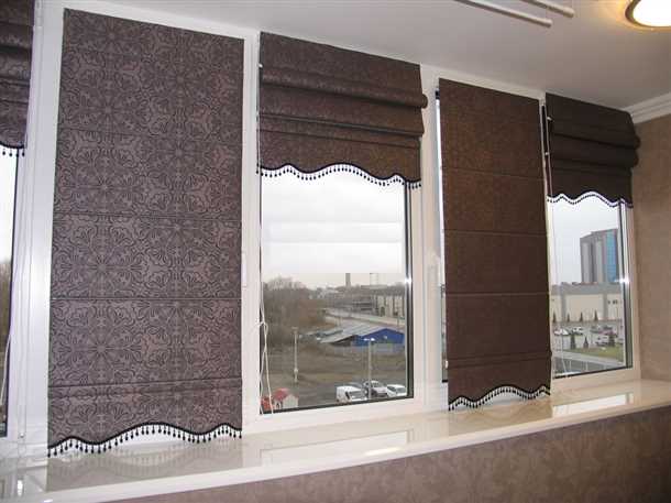 Стили и дизайн римских штор на балконе