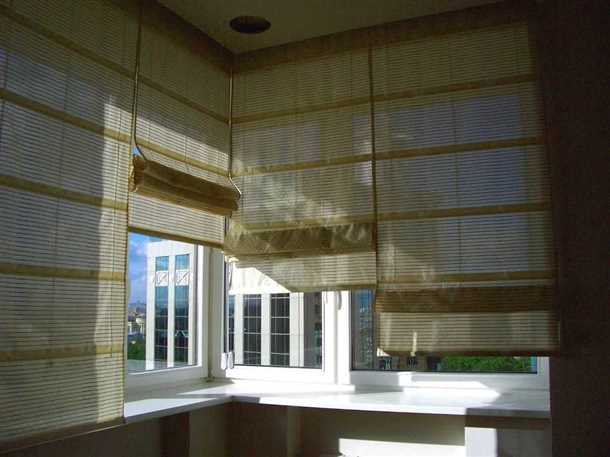 Преимущества римских штор на балконе