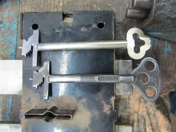 Необходимые инструменты для создания самодельного гаражного замка