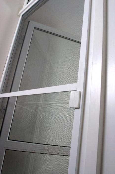 Лучшие сетки москитные для балконных дверей