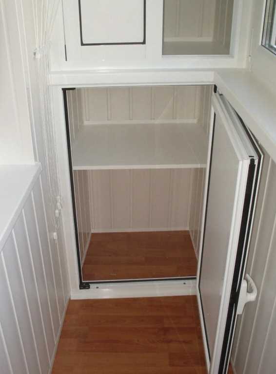 Технические особенности шкафов из пластика на балкон