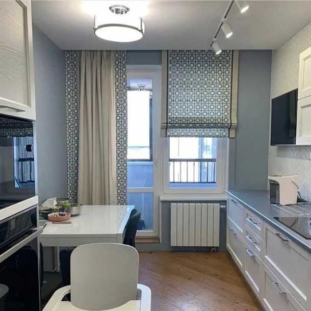 Популярные виды штор для кухни с балконной дверью