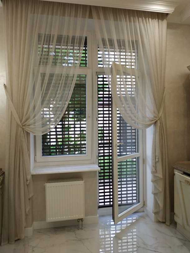 Шторы для балконных дверей: выбор и стиль Шторы на дверь балконную