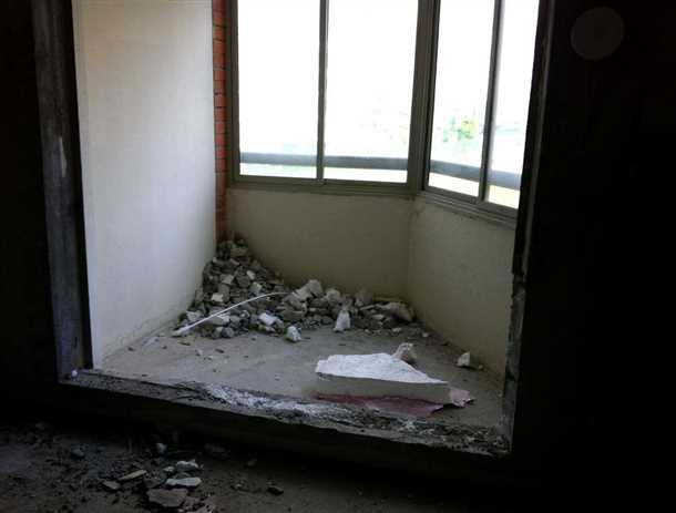 Как узнать, нужно ли сносить балконную перегородку?