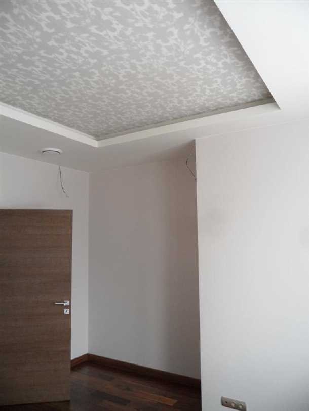 Рекомендации по выбору стеклообоев для потолка