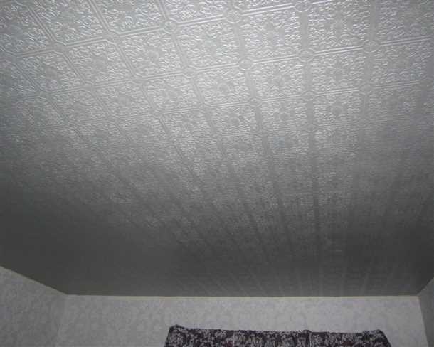 Установка стеклообоев на потолок: