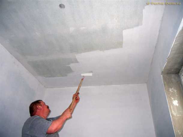 Процесс установки стеклообоев на потолок