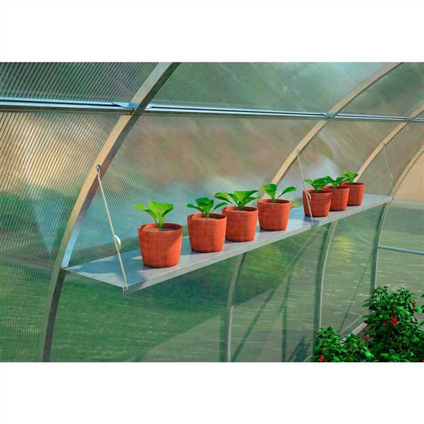 Стеллажи для комфортной работы в теплицах