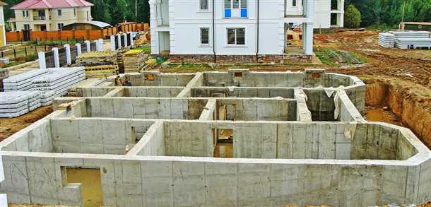 Строим цокольный этаж своими руками