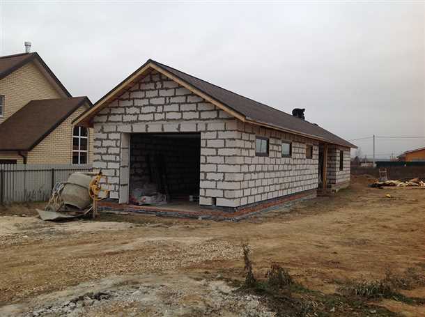 Подготовка фундамента и постройка стен