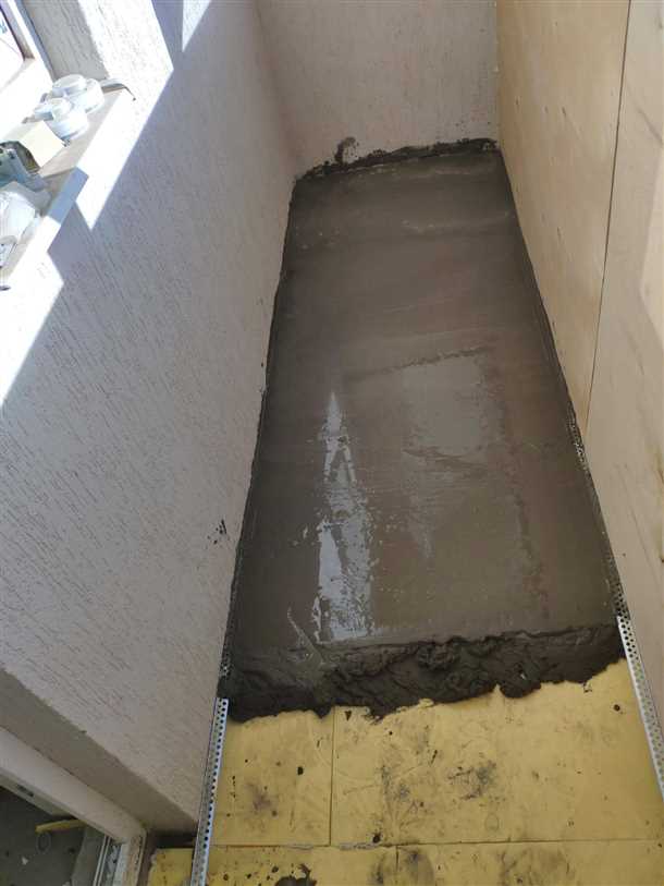 Примеры готовых стяжек пола на балконе