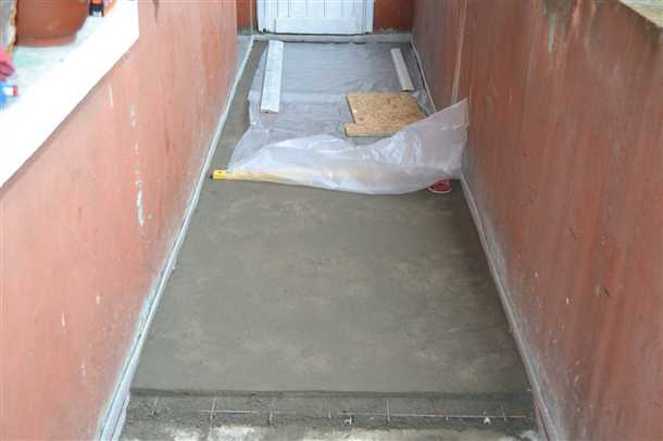 Зачем нужна стяжка пола на балконе?