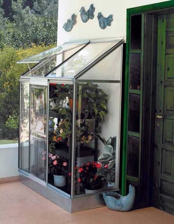 Балконная теплица как украшение дома