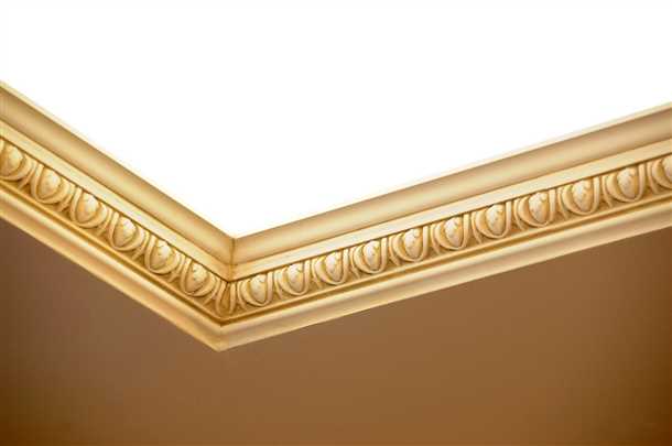 Преимущества использования цветного потолочного плинтуса