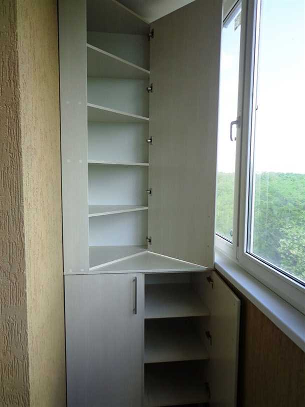 2. Угловой шкаф-гардероб