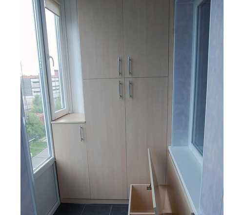 Угловой шкаф на балкон