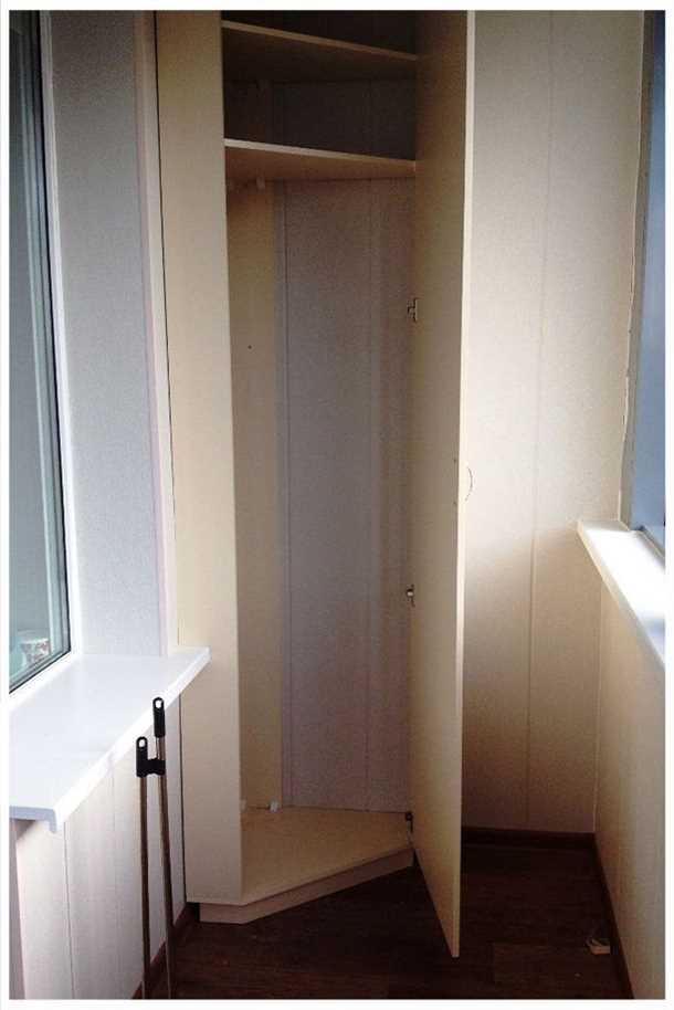 1. Угловой шкаф-витрина