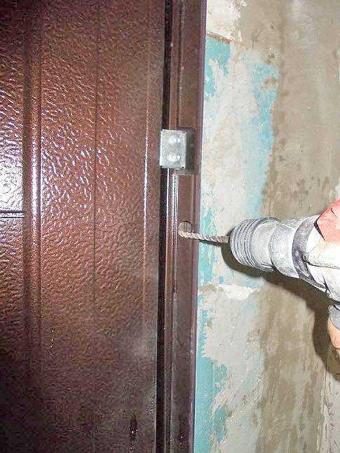 Дополнительные аксессуары и элементы для металлической двери