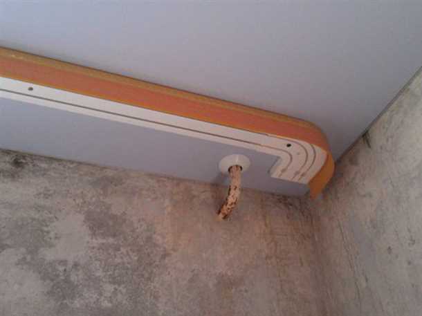 Пластиковые карнизы