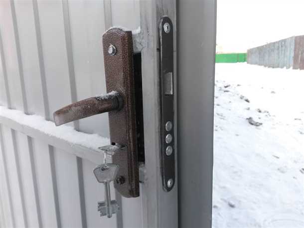 Установка замка в калитку Установка замка в калитку