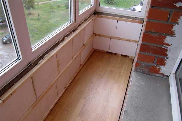 Преимущества навесного балкона: