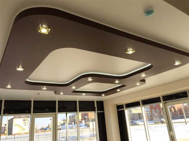 Преимущества сатиновых натяжных потолков