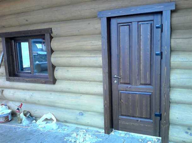 Монтаж и установка входных дверей для бани