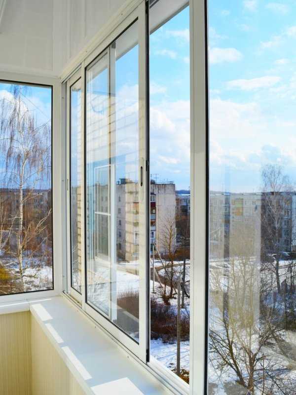 Холодное остекление балкона: особенности, материалы, преимущества Холодное остекление балкона