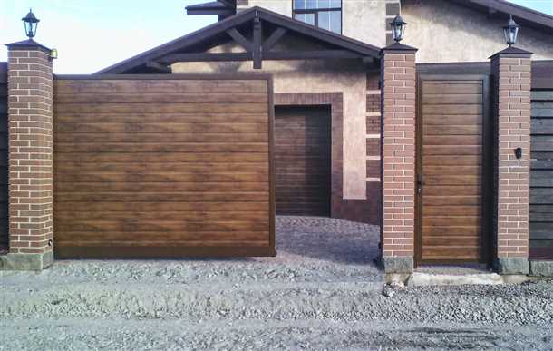 Виды заборов и гаражей: преимущества и недостатки
