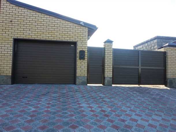 Какой забор и гараж лучше выбрать для вашего участка?