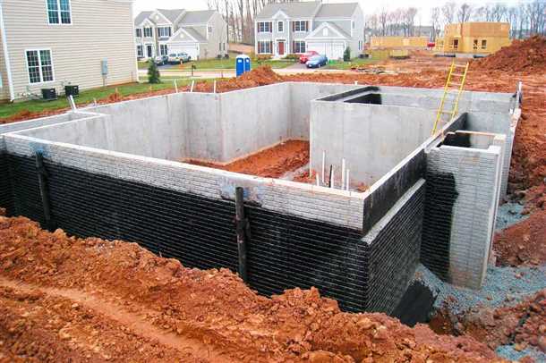 Подготовка поверхности к заливке цокольного этажа