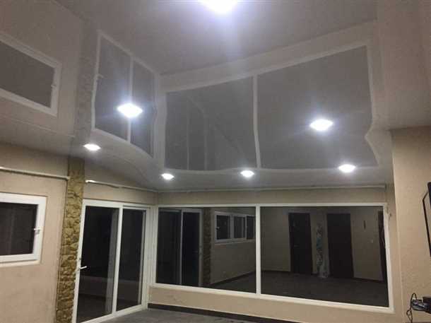 Преимущества зеркальных натяжных потолков: